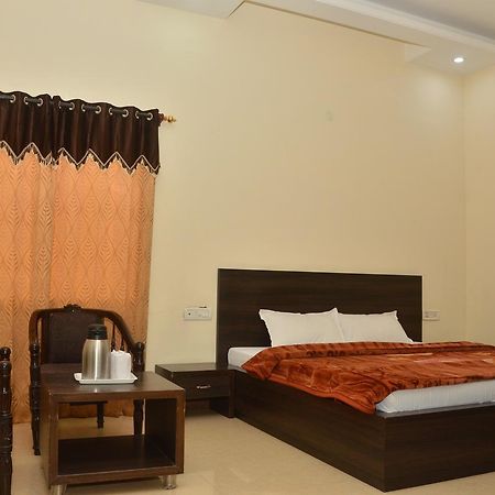Hotel Milan Palace Амритсар Екстериор снимка