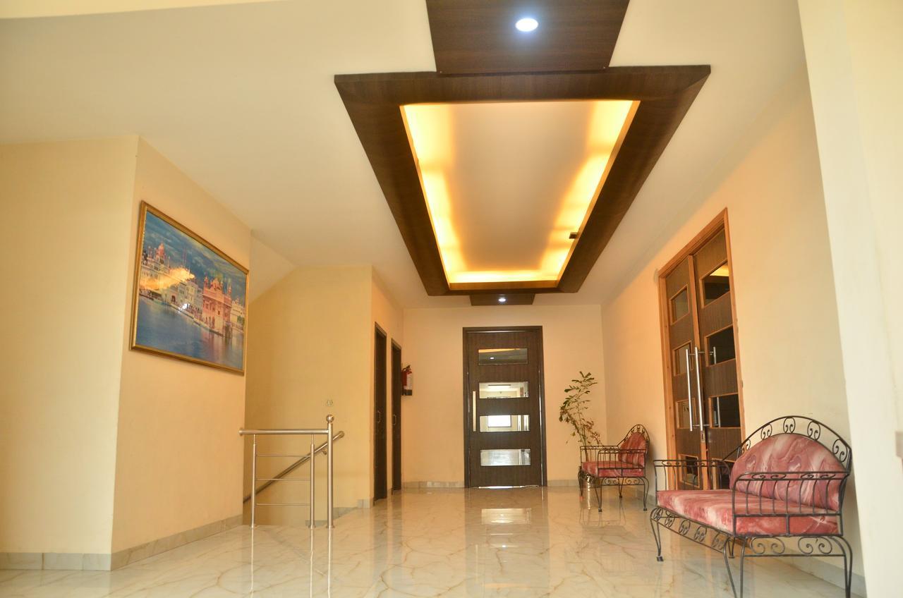 Hotel Milan Palace Амритсар Екстериор снимка