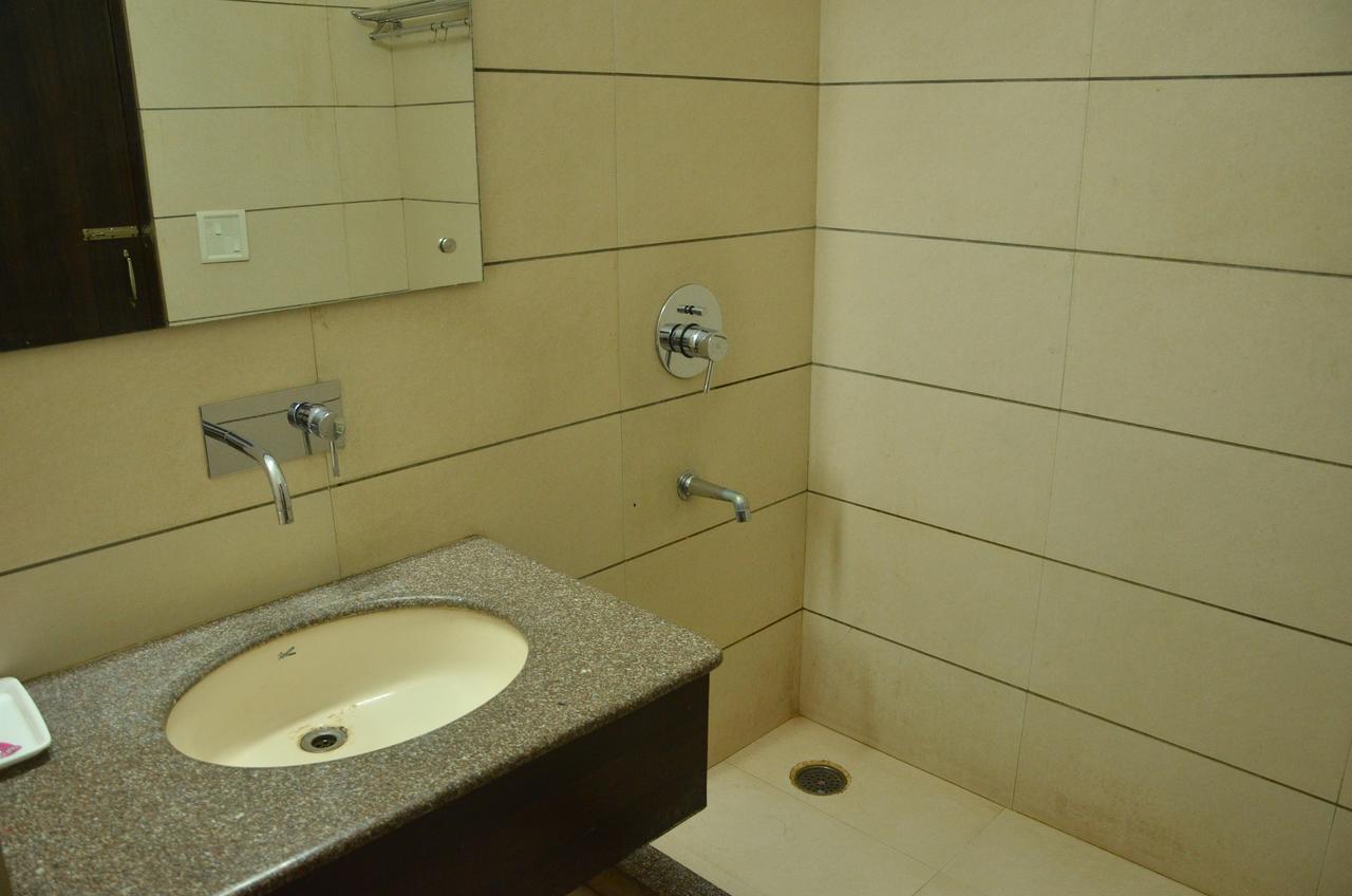 Hotel Milan Palace Амритсар Екстериор снимка
